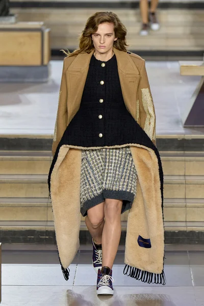 Look 10